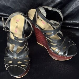 JustFab Black and Brown Platform Sandals Size 7.5